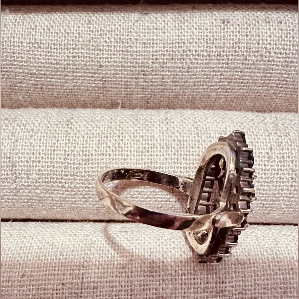 Vintage | Ring | Sterling Silver Garnet Ring - Picture 2 of 12